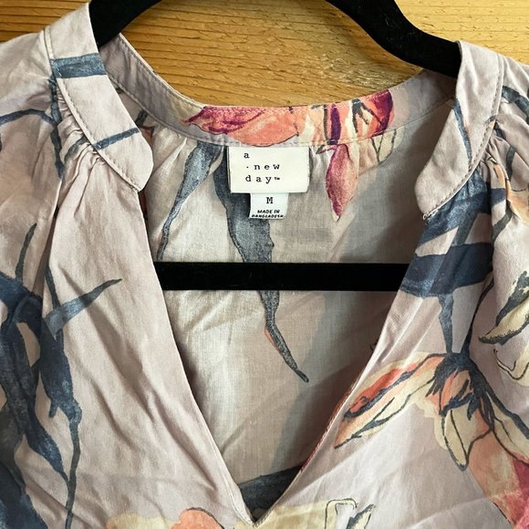 A New Day Floral Peplum V-Neck Top Size Medium - Picture 5 of 6